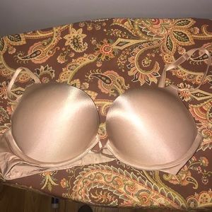 36B nude Victoria secret bombshell bra